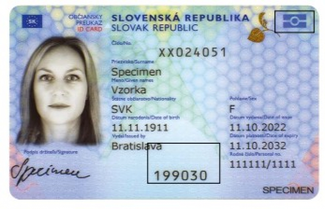 Ukážka biometrického občianskeho preukazu a CAN. Zdroj: minv.sk
